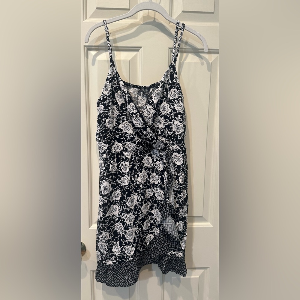 Sundress- NWT - Picture 3 of 7